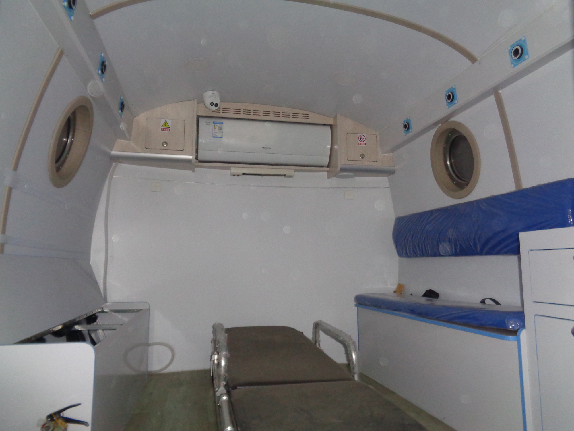 程力威牌CLW5047XJHNJ6型救護(hù)車(chē) 程力威牌CLW5047XJHNJ6型救護(hù)車(chē)